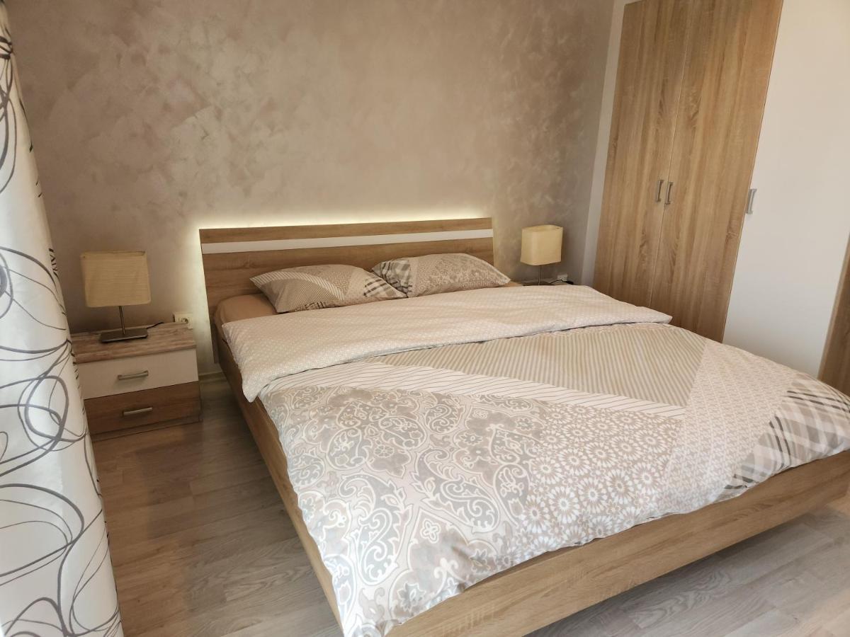 Airport Apartment Otopeni Buitenkant foto