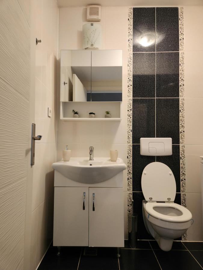 Airport Apartment Otopeni Buitenkant foto